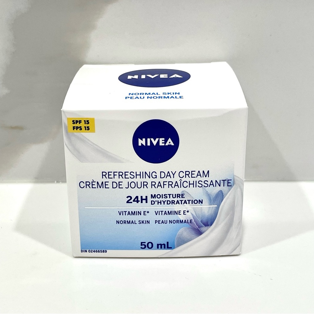 🔵3/$25 NEW Nivea Refreshing Day Cream w/ SPF 15